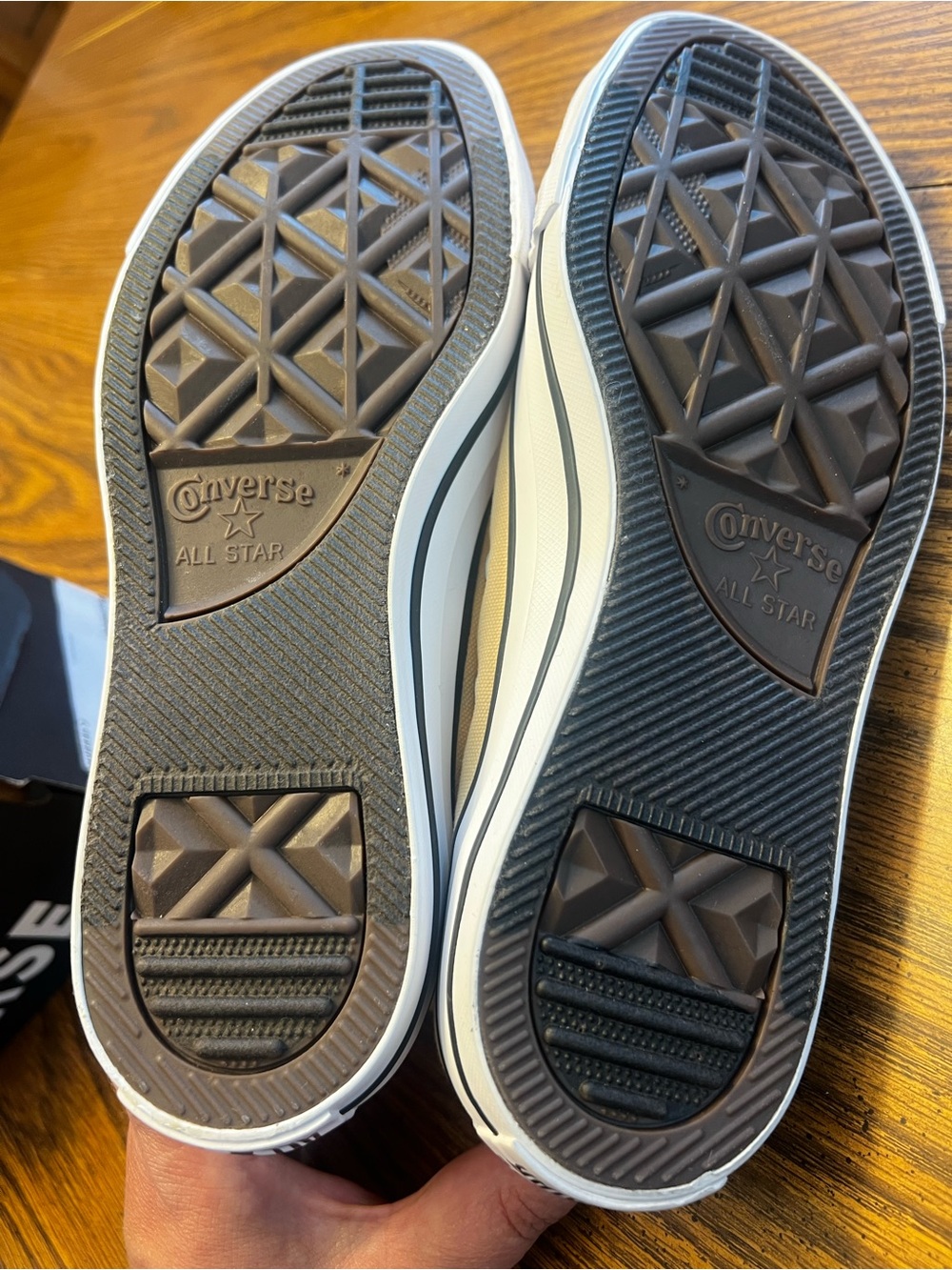 Converse butter yellow shoes - Picture 5 of 6
